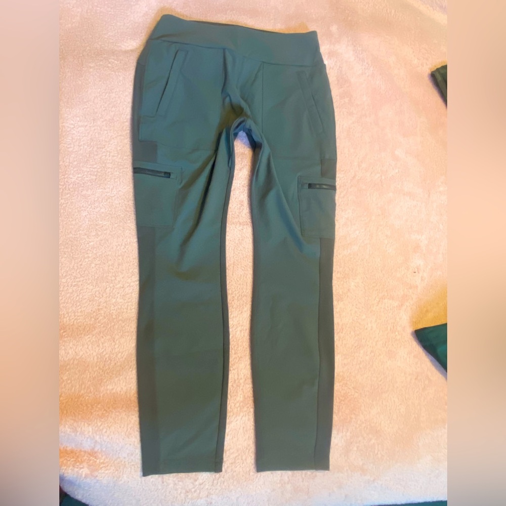 Athleta Highlands Hybrid Cargo Pant/legging